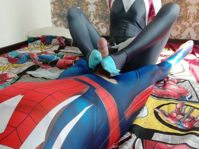 Gwen Stacy - Footjob for Spiderman 
