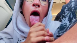 I suck my boyfriend's cock on a plane and end up making him a big cum load in my mouth