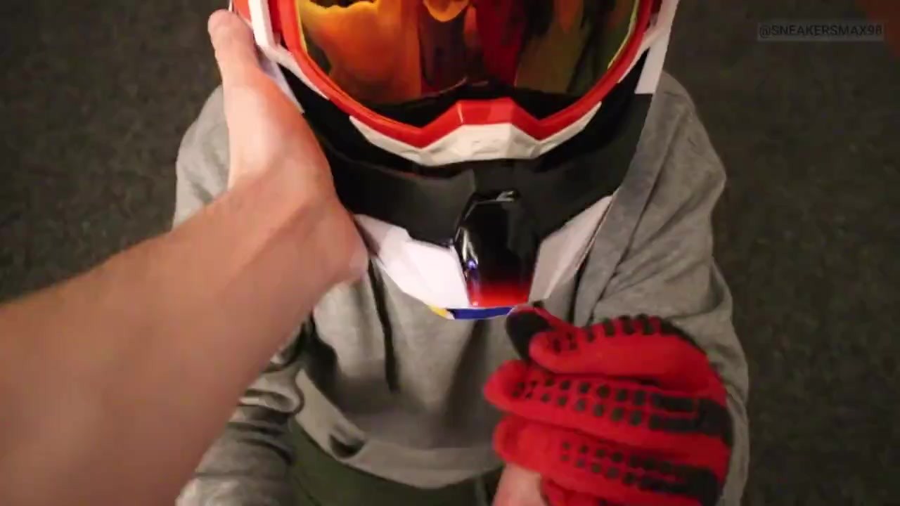 Gearhead in mxhelmet sucking dick