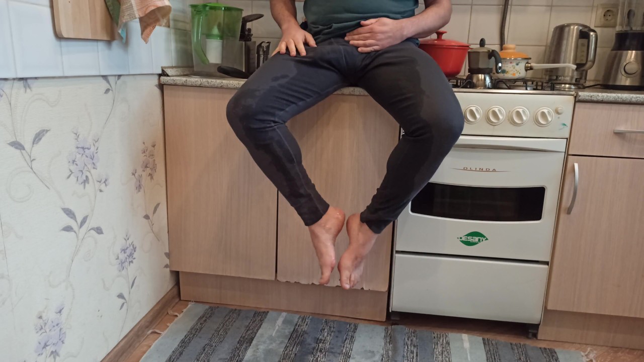pissing in the kitchen and masturbate after long pee in leggings
