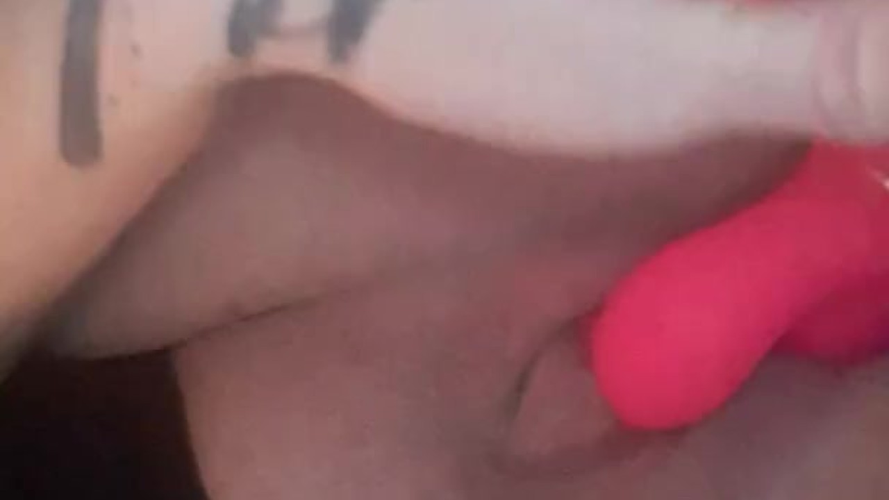 Milf masturbates fat clit with Vibrator