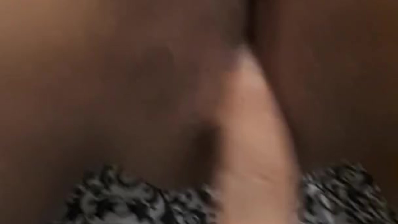 CLOSE UP FINGERING OF PUSSY