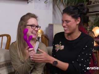 Holly & Cataleya zeigen uns, wie heißer Girl-on-Girl-Sex aussieht