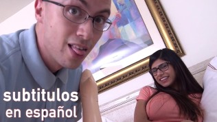 MIA KHALIFA – Boludo Afortunado Pierde Su Virginidad Con La Mujer Mï¿½s Hermosa Del Mundo