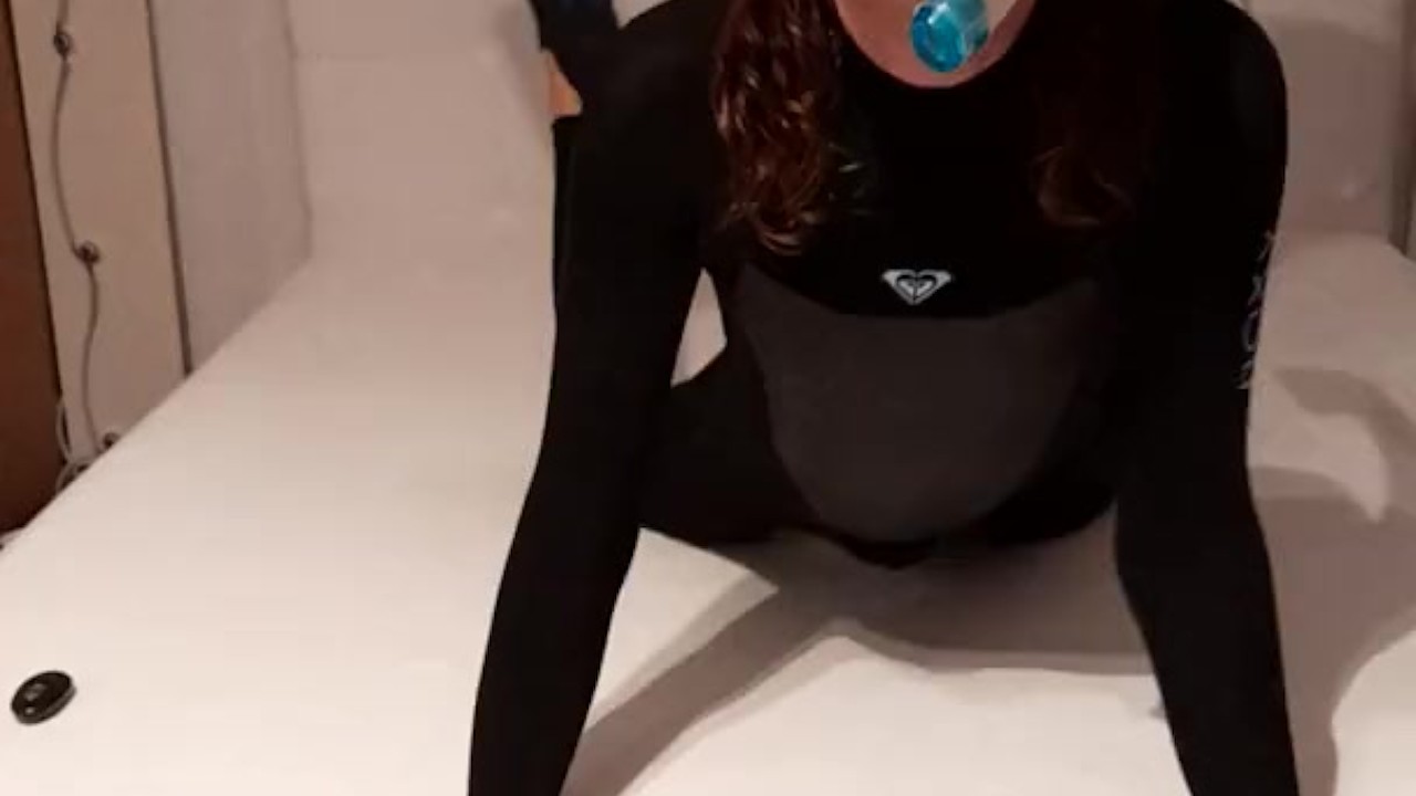 Wetsuit Trans Girl Playing With Snorkel Gear And Vibrator Бесплатное порно Youporn